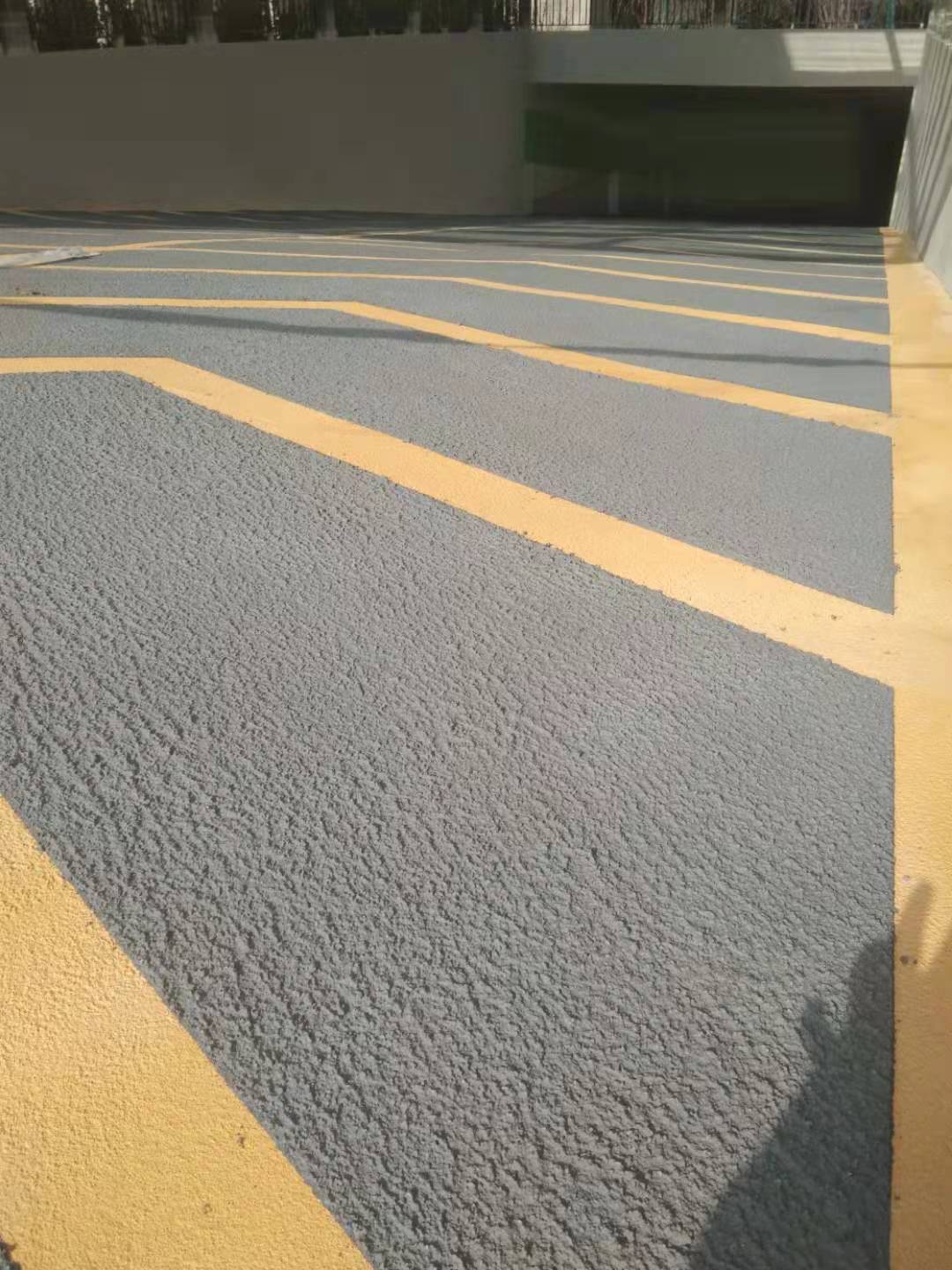 環氧地坪漆，水性地坪漆，地坪工程案例 - 蘇州龍湖天街無震動防滑坡道工程